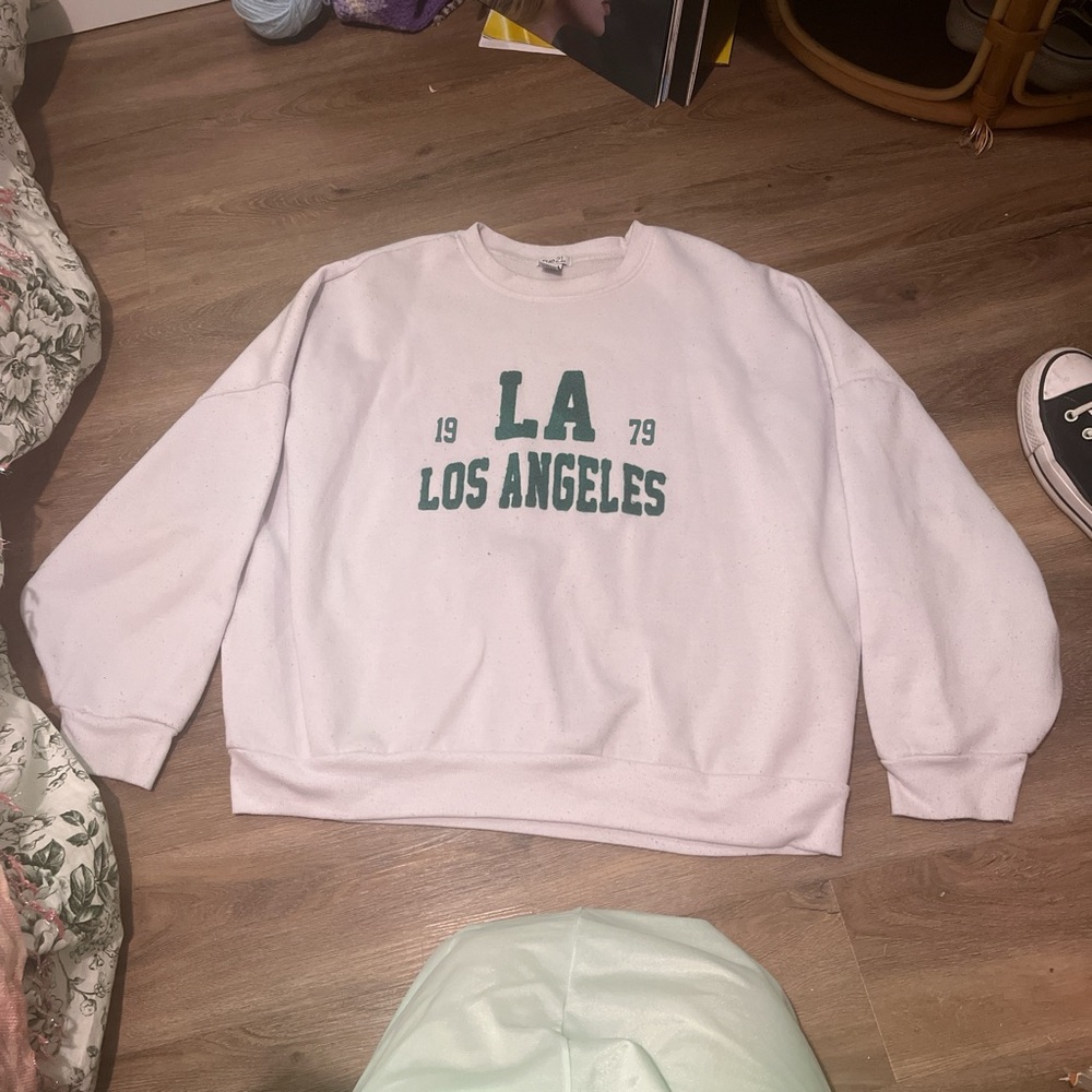 Rue21 White and Green Crew Neck Sweater